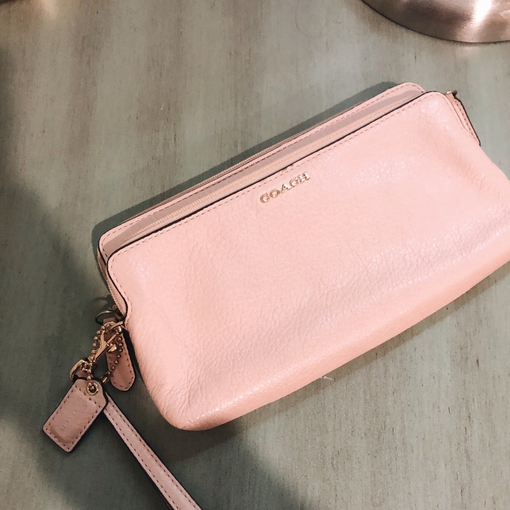 Coach Wallet/Wristlet. Never used! MAKE AN OFFER